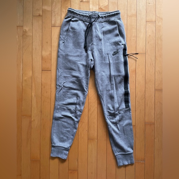 Nike Tech Joggers - Picture 2 of 3